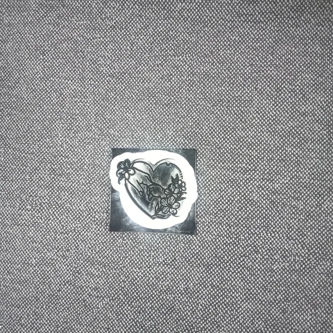 mains coeur fleuri