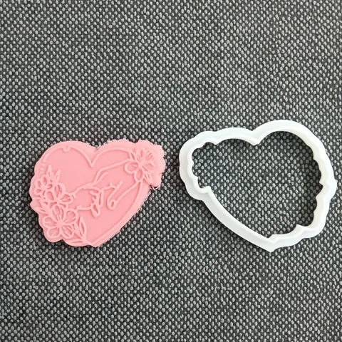 mains coeur fleuri